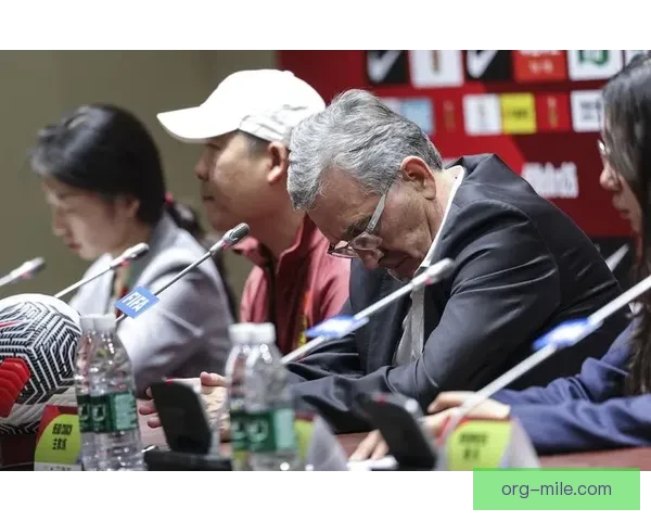 中国男足主帅伊万科维奇面临巨大压力 成绩未达预期引发舆论关注